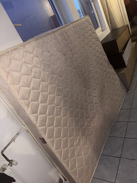 Saltea second hand 160x200 folosita dat in stare ok perfecta pentru urgente situatii camping mobila pat