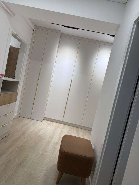 De inchiriat- apartament 3 camere, prima inchiriere