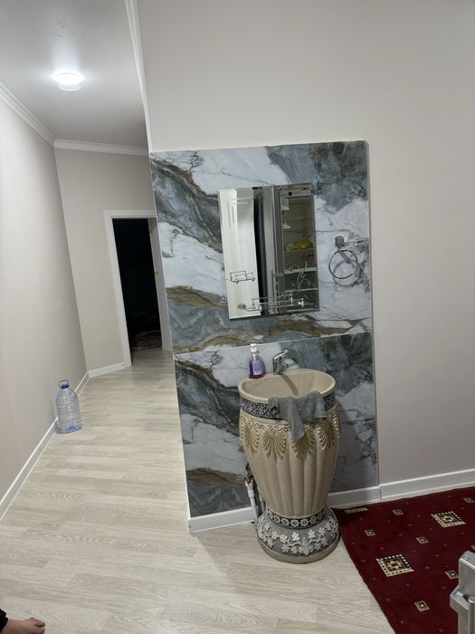 Вогзал олдида 2 хонали квартира сотилади.