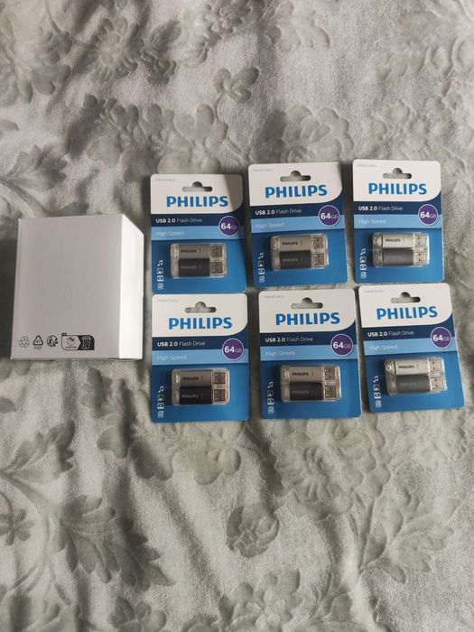 Vand 165 seturi de stickuri de 64 gb doua bucati in set