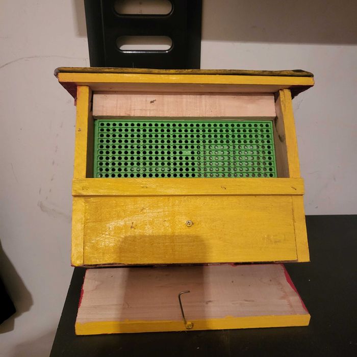 Produse apicole: hranitoare diferite marimi si rame 1/1din lemn de tei