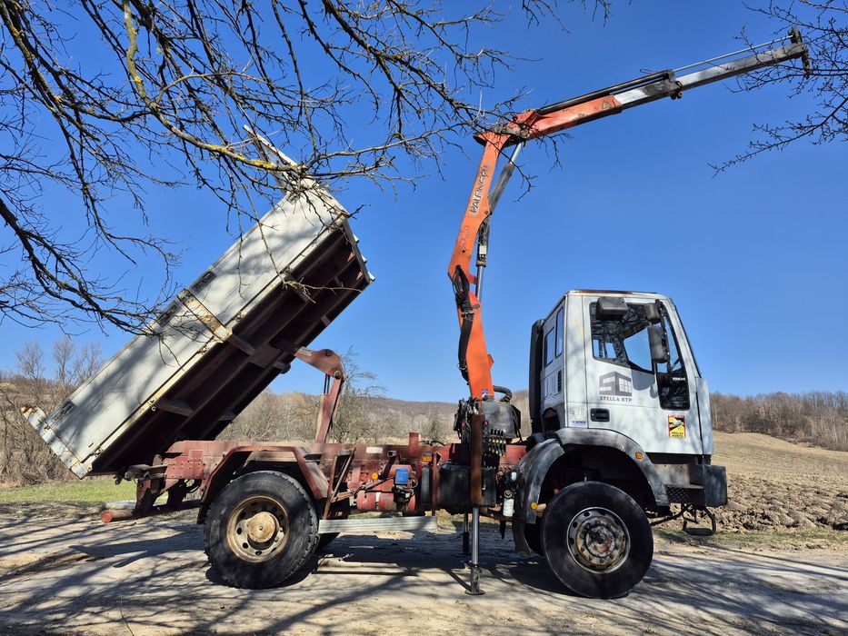 Camion Iveco Eurocargo 4x4 basculabil cu macara