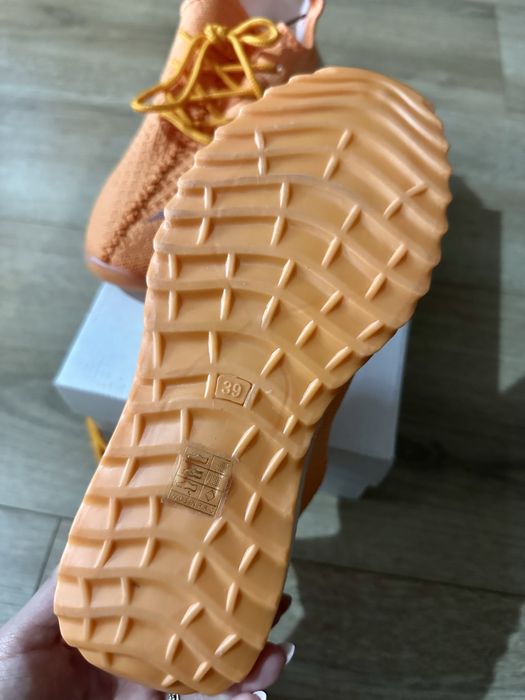 Дамски обувки в отанжев цвят