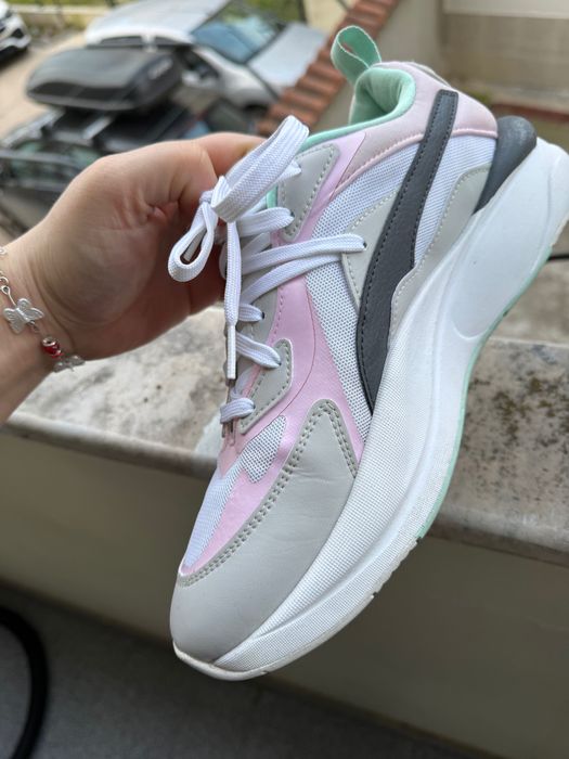 Маратонки бели с розово черни ленти