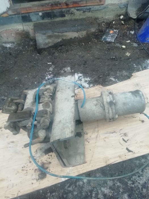 Фаркоп, оригинал стоит на Мерседесе