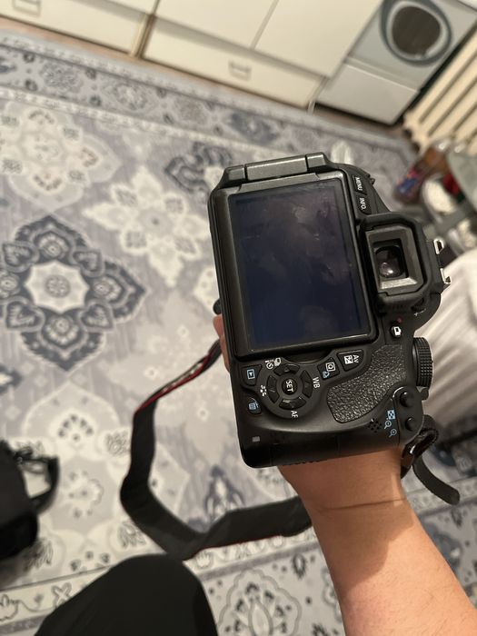 Canon 600D в отличном состояний
