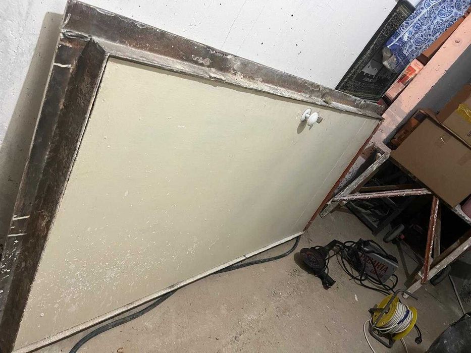 Дверь Железная. Плотная