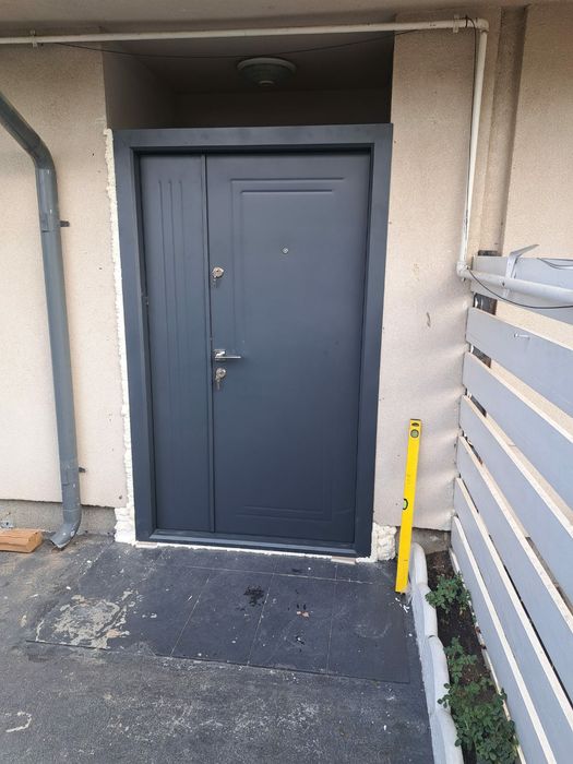 Montai usi metalice si tamplarie pvc deblocari usi