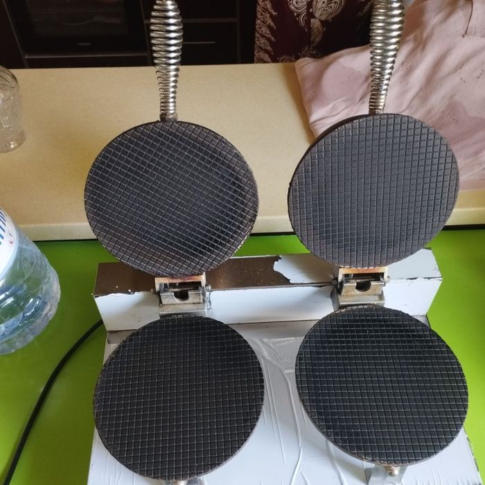 Профессиональный Вафельница