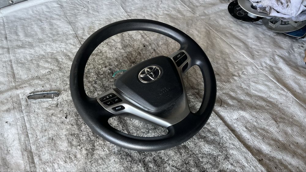 Toyota Avensis Verso 2010- волан с еърбег