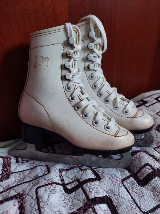 Продам детские коньки