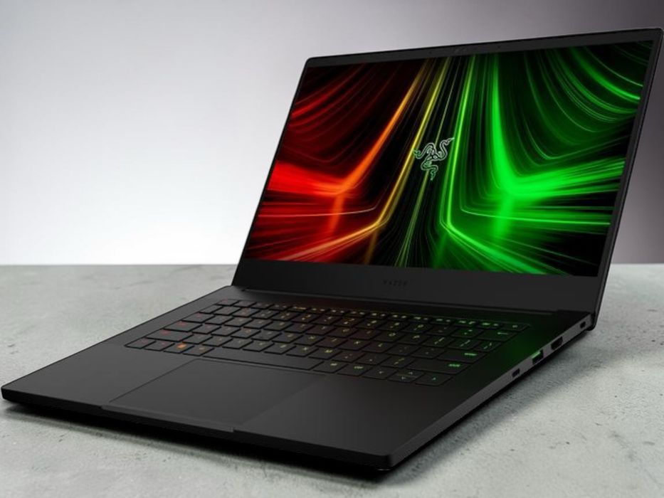Мощен геймърски лаптоп Razer Blade 14 (2024) 2.5K 240Hz Ryzen 9 8945HS 32GB DDR5 1TB SSD RTX 4070
