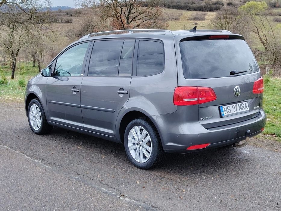 Vând VW Touran 2012