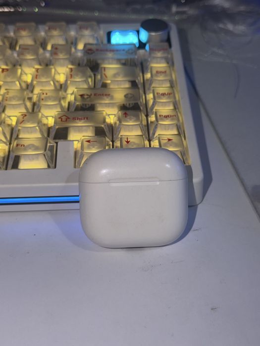 Apple AirPods 4 оригинални