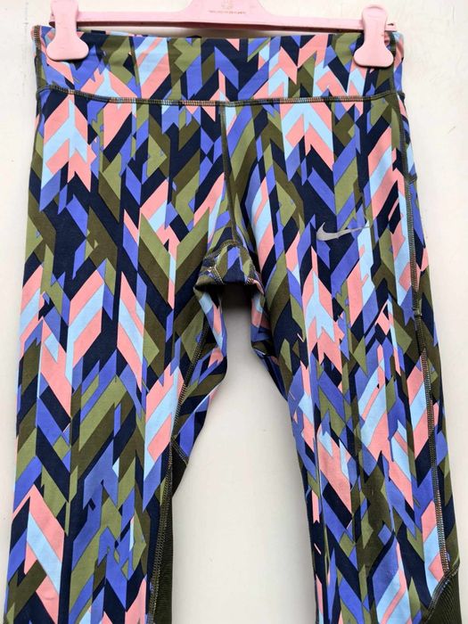 Nike oригинален дамски клин М размер