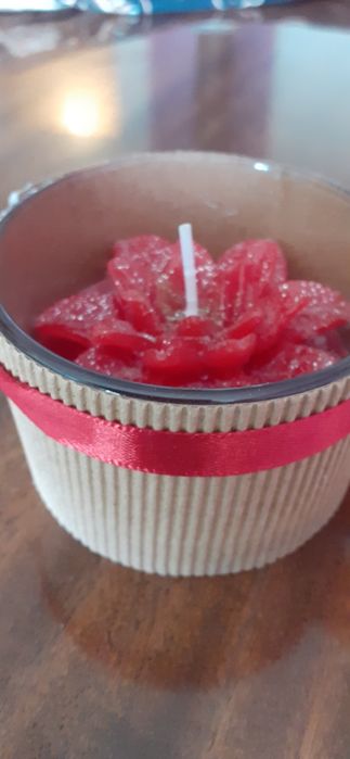 Свещ в стъклен свещник   червена