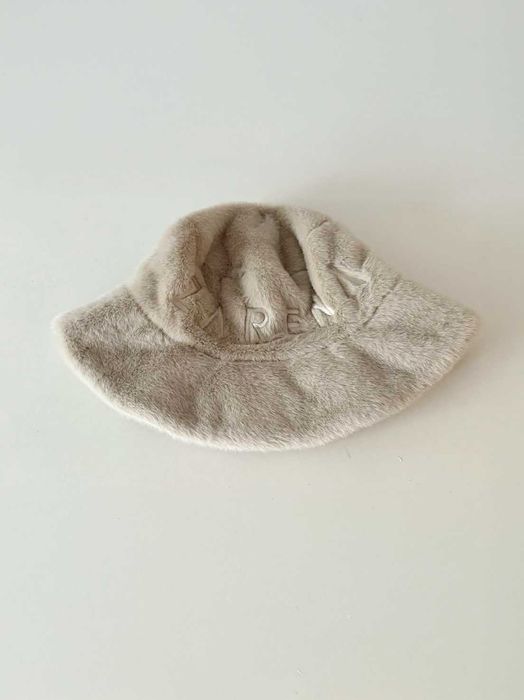 Дамска шапка ZARENA с периферия от teddy плюш - бежова