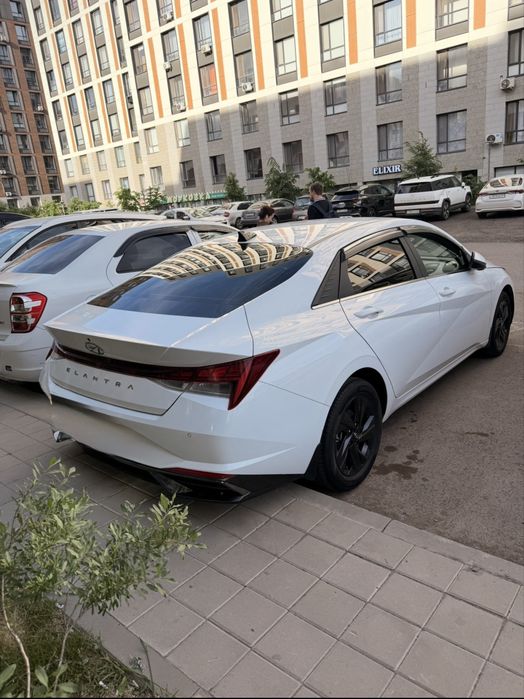 Hyundai Elantra 2021 года