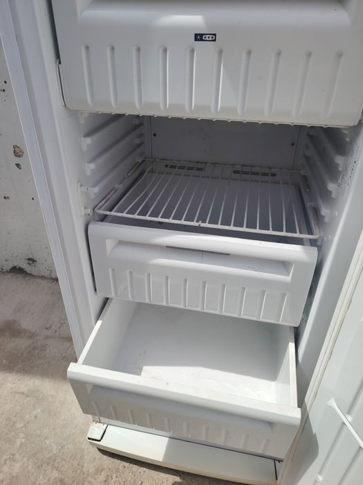 Продам морозильник
