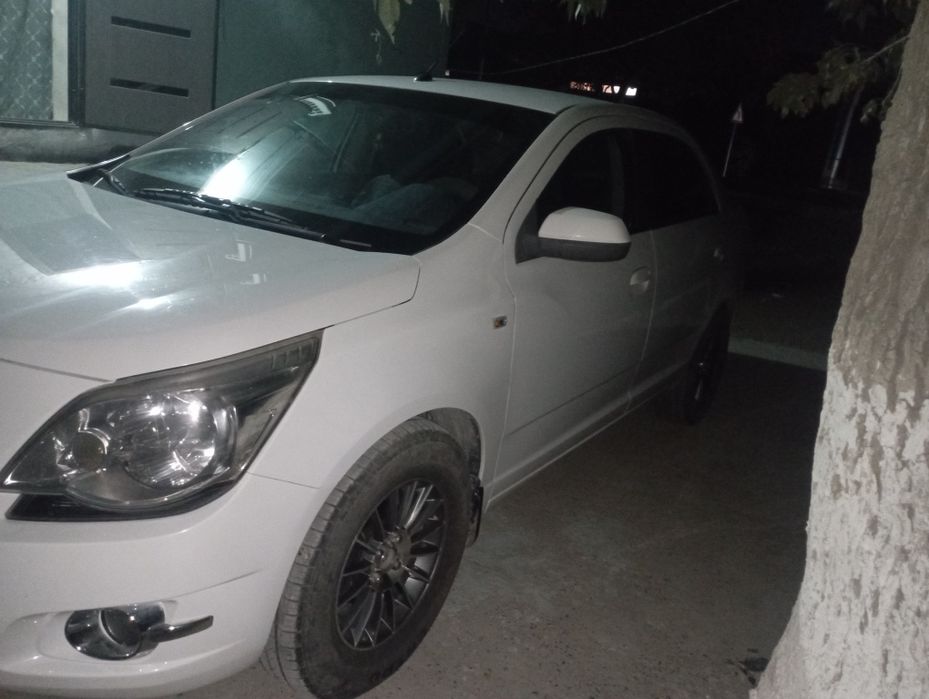 Tez va kelishilgan holda sotiladi