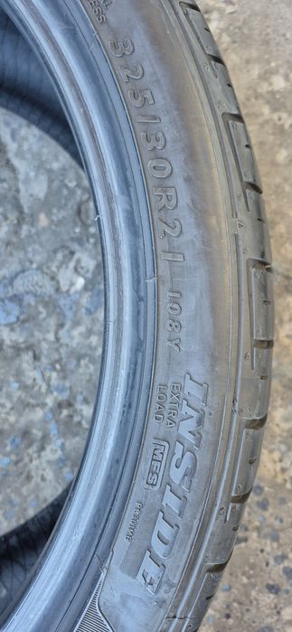4 anvelope vara runflat Dunlop,fata 285/35/21,spate 325/30/21.Pretul este pe bucata.