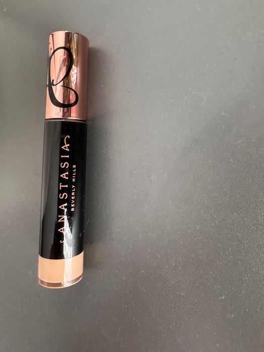 Anastasia Beverly Hills magic touch consealer