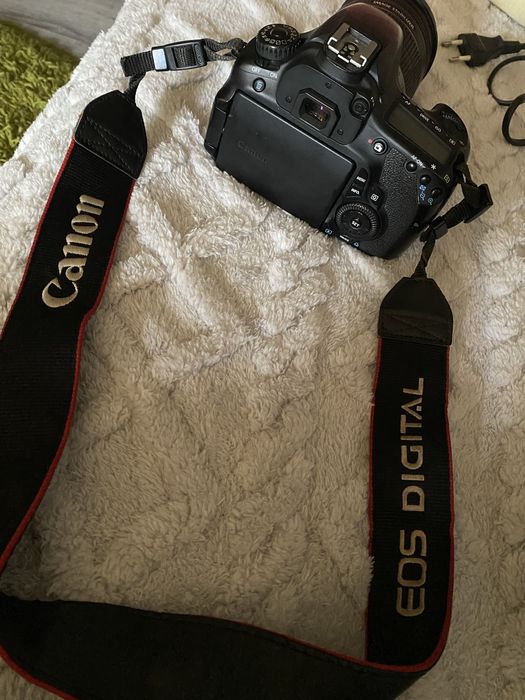 Kit Complet Canon EOS 60D + Obiectiv 18-200mm IS + Blitz Speedlite 430