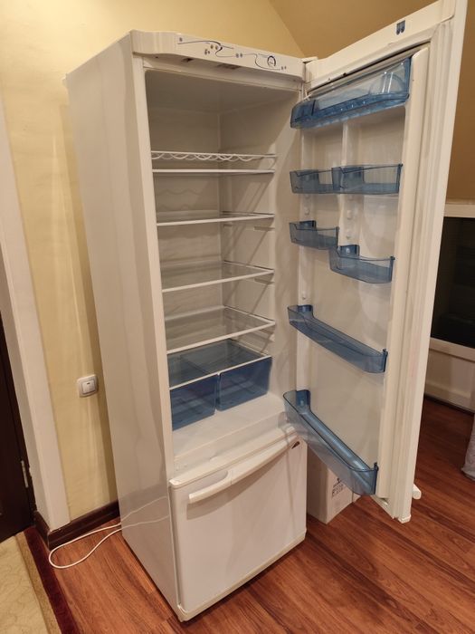 Холодилник  POZIS 2х камерни сотилади