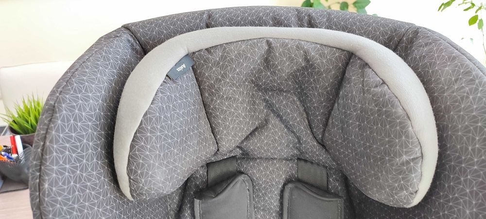 Детско столче Maxi-Cosi Axiss въртящо, накланящо  9м-4г 9-18кг