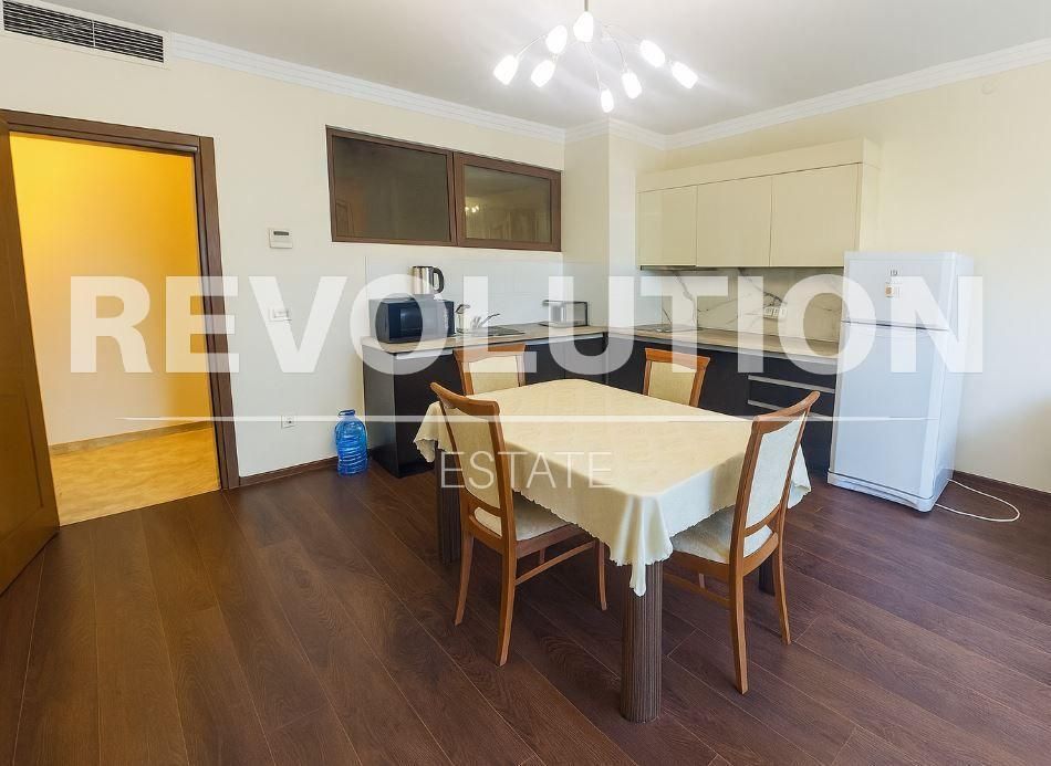 Тристаен апартамент в района на Константин и Елена!