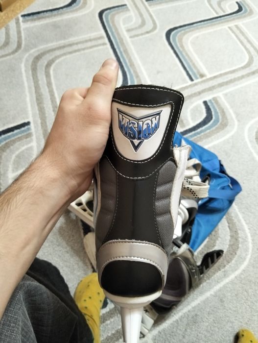 Продам детские коньки