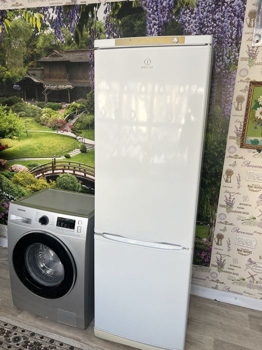 Продам Холодильник с Машинкой