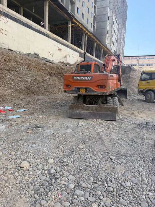 Продается колесный экскавтор Doosan w210