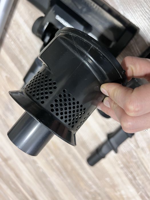 Aspirator vertical cu acumulator