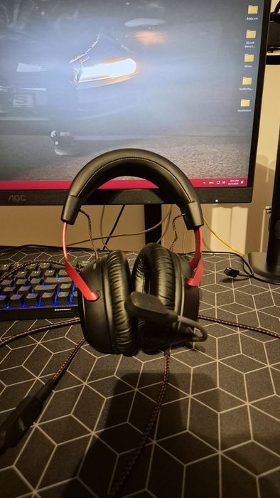 Vând Căști HyperX Cloud 3 cu Fir.