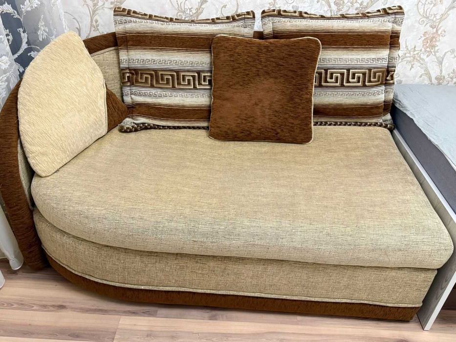 Продается диван три придмета