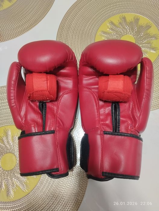 Продам боксерские перчатки