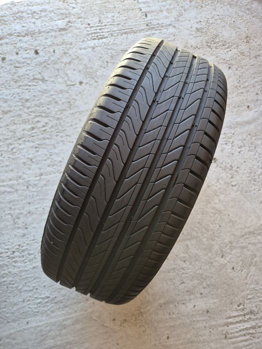 O bucată 205/55 R16 vară - una Continental Nexen