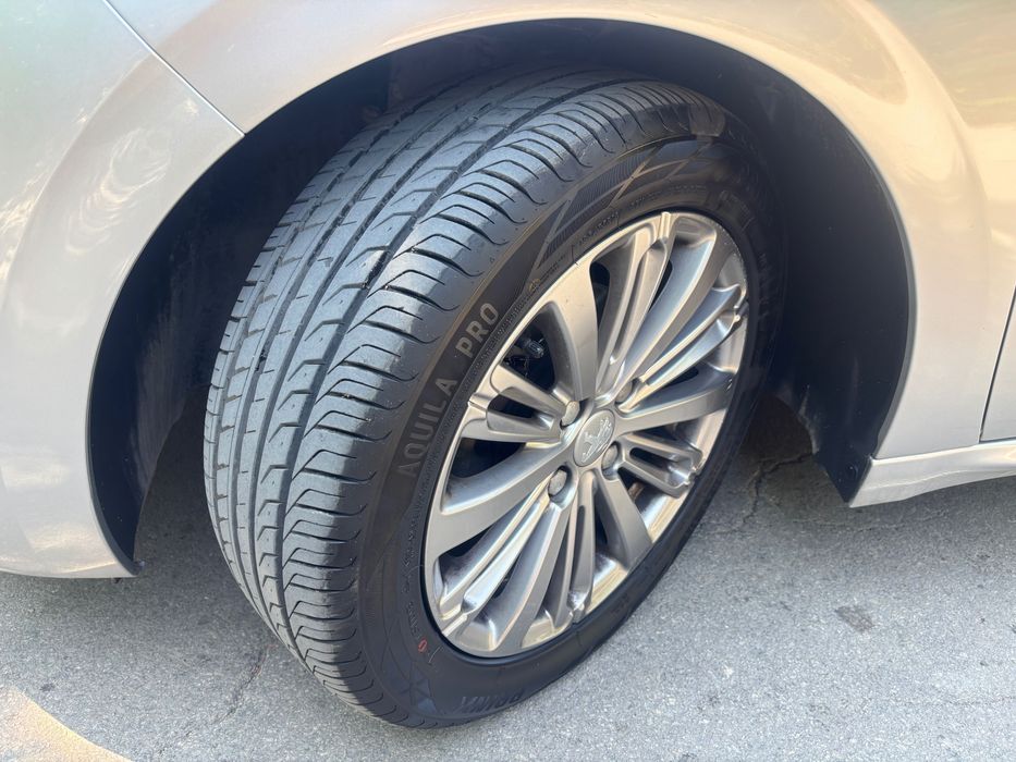 Peugeot 208 Сив металик 61200 км.