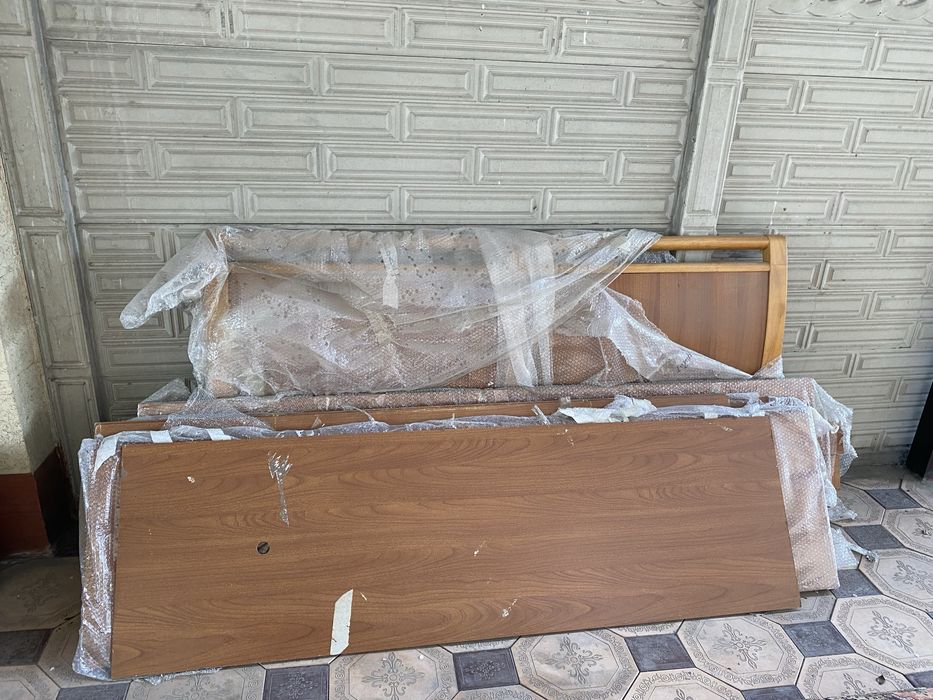 Продам спальный гарнитур