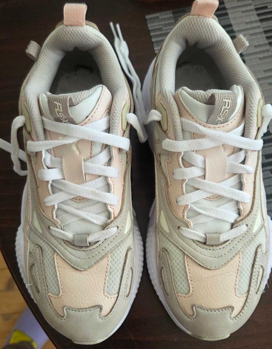 Продавам дамски маратонки Puma