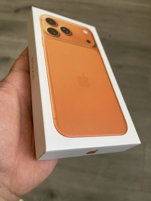Iphone 17 pro max cosmic orange