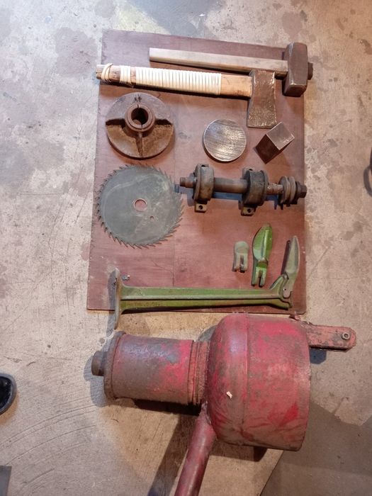 Качок  для  воды, вал для циркулярки с пилой.