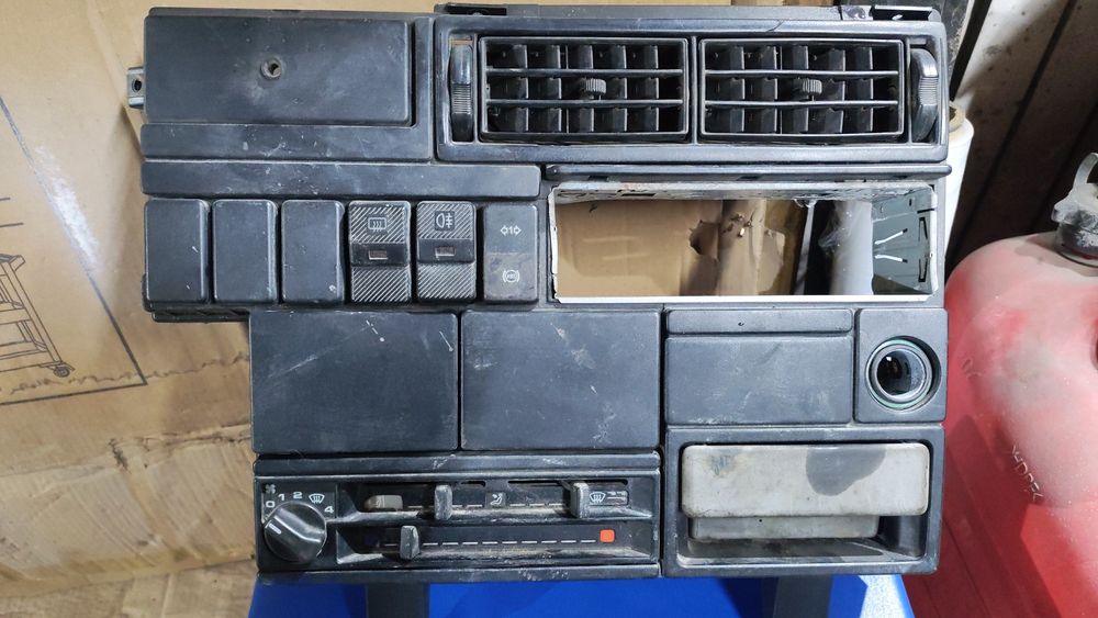 Консоль на Фольксваген Т4.