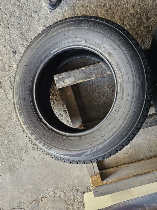 4 anvelope iarna 215 70 16 Bridgestone