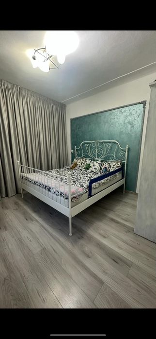 Pat cadru metalic alb cu saltea