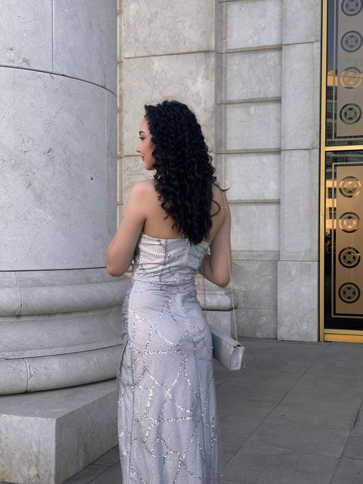 Продается очень легкое и элегантное платье