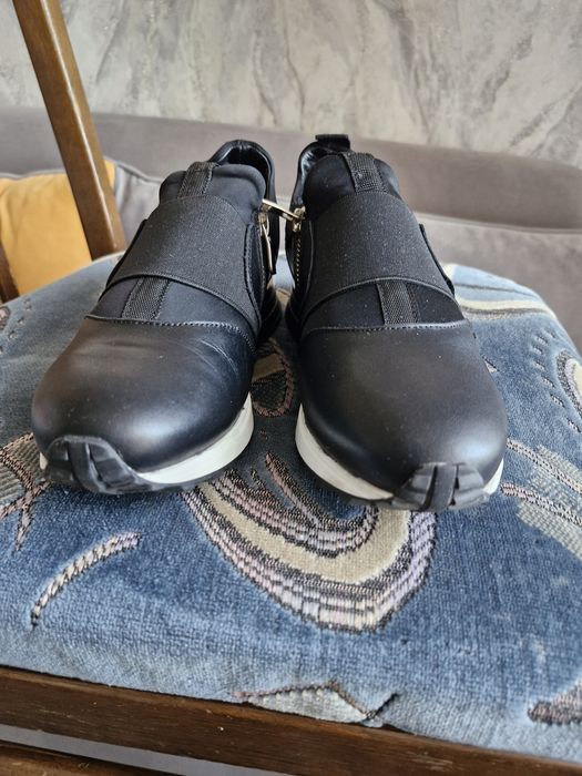 Кроссовки женские