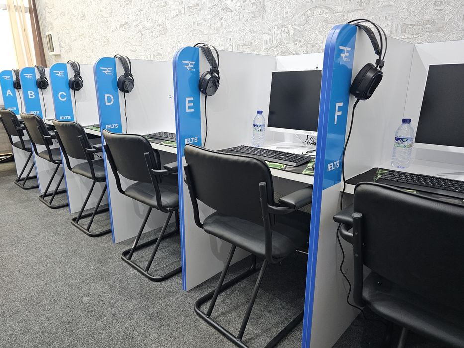 Tayyor komplekt kompyuter + stol + stul + quloqchin