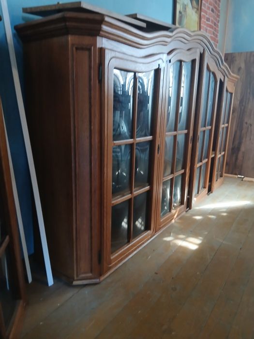 Vitrine de perete din lemn masiv